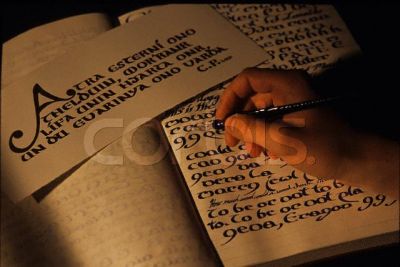 Paolini%20escribiendo.jpg